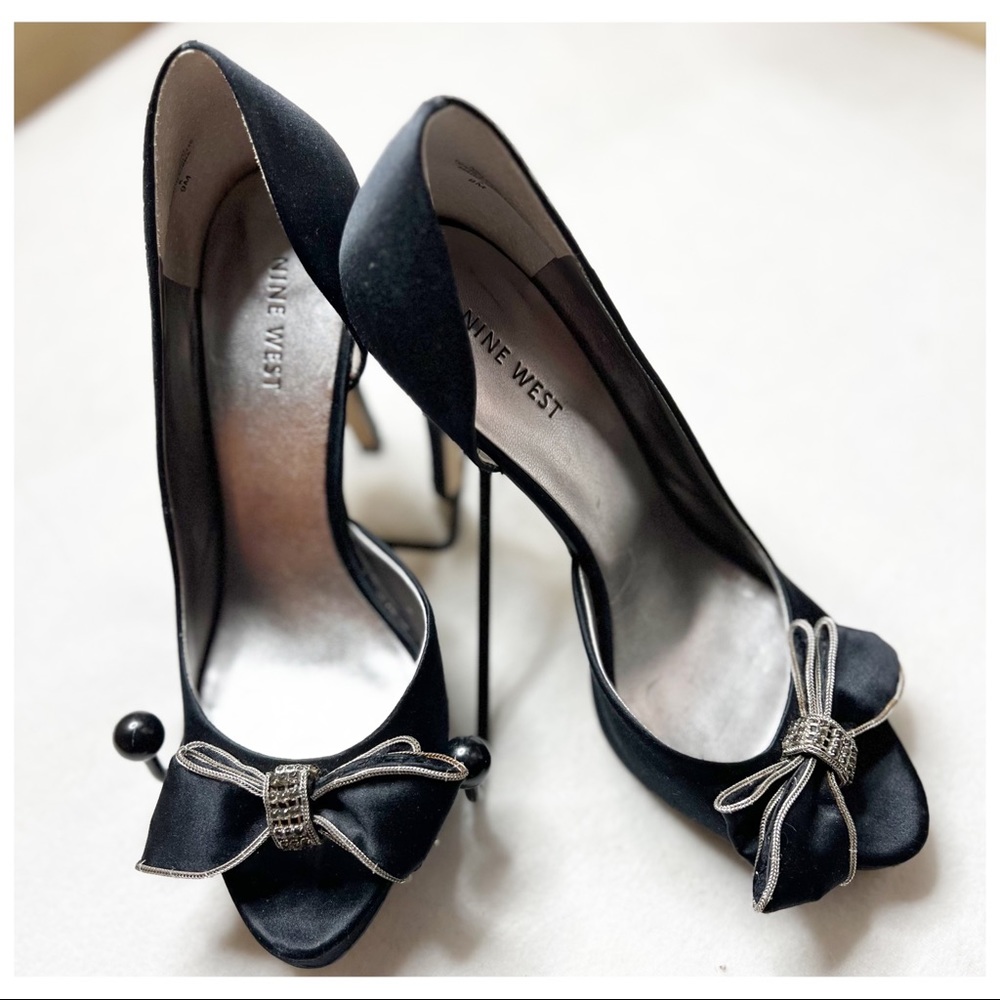 Nine West open-toe, high heeled (4’), beautiful shoes. Excellent condition.